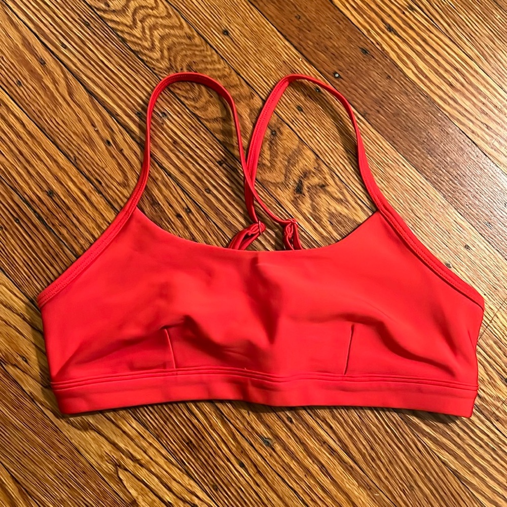 Alo Yoga Airlift Intrigue Sports Bra - Red